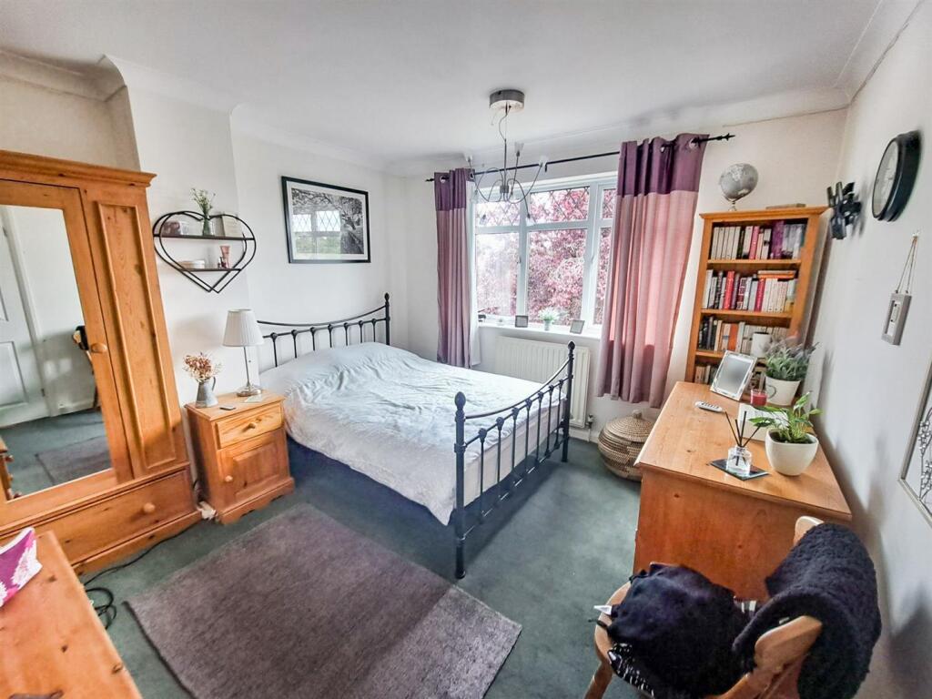 Bed 2.jpg