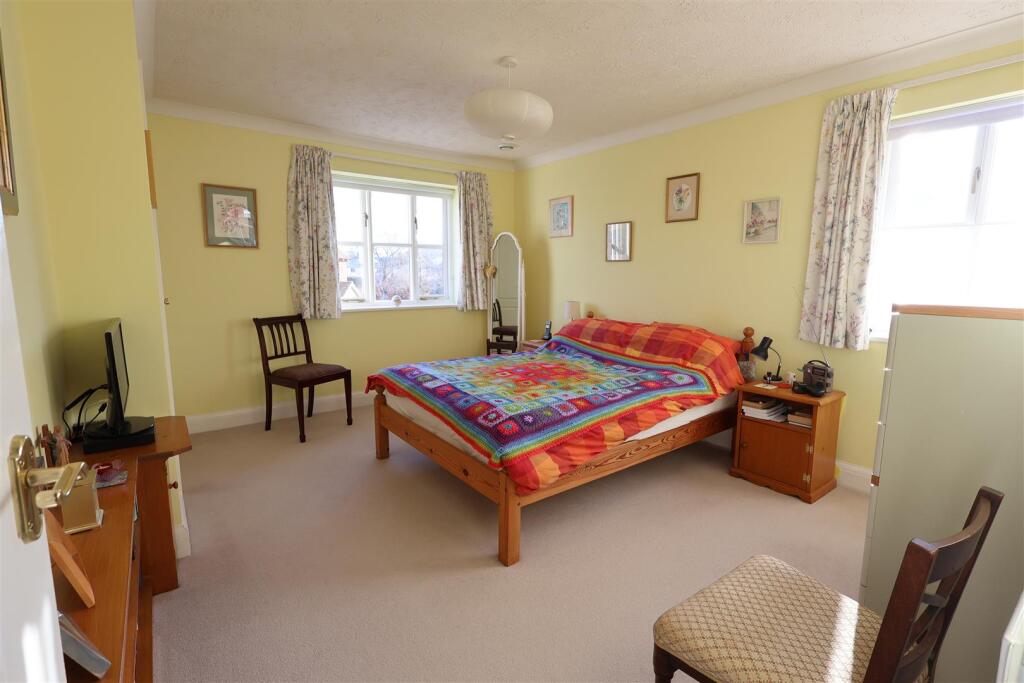 bedroom 2.JPG