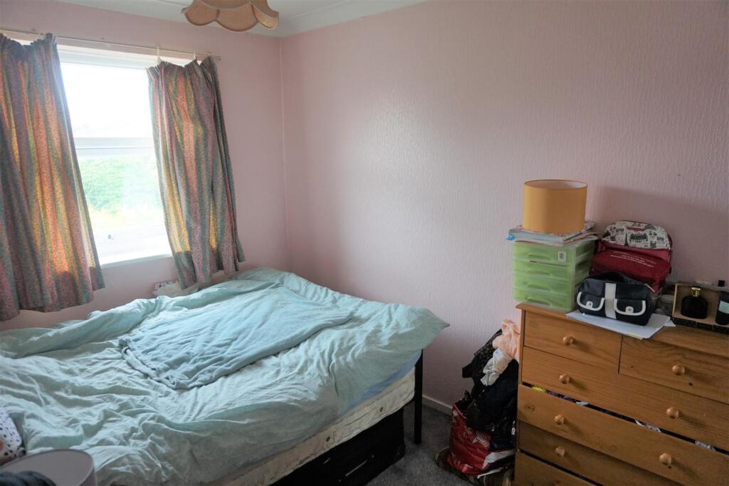 Bedroom 2.JPG