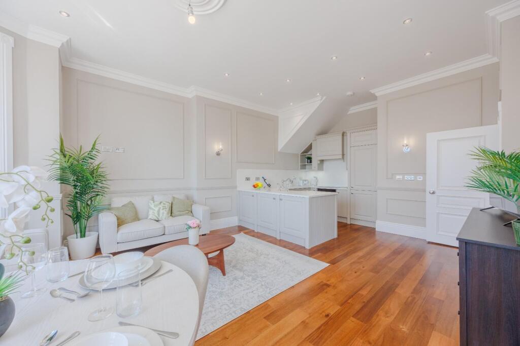 Lounge / Kitchen