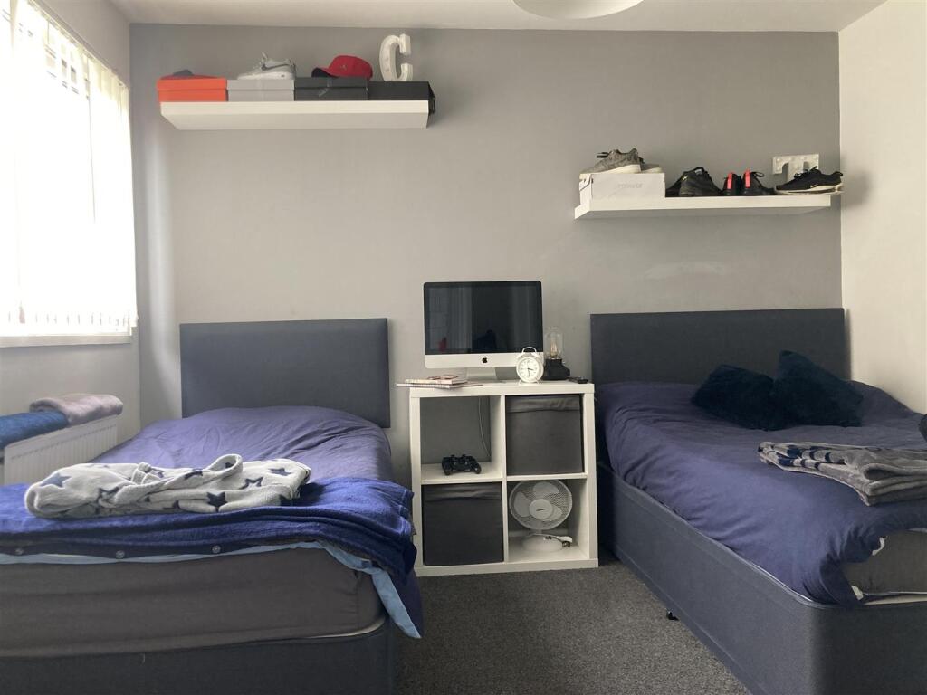 Second bedroom