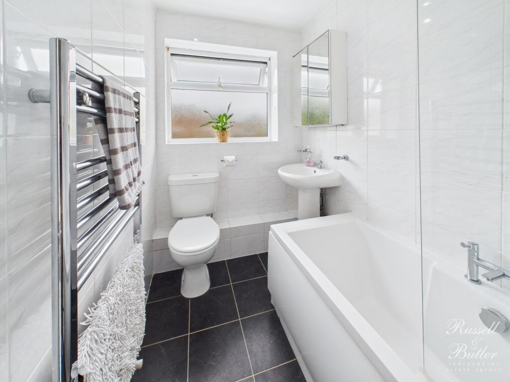 CAM02127G0-PR0297-STILL014