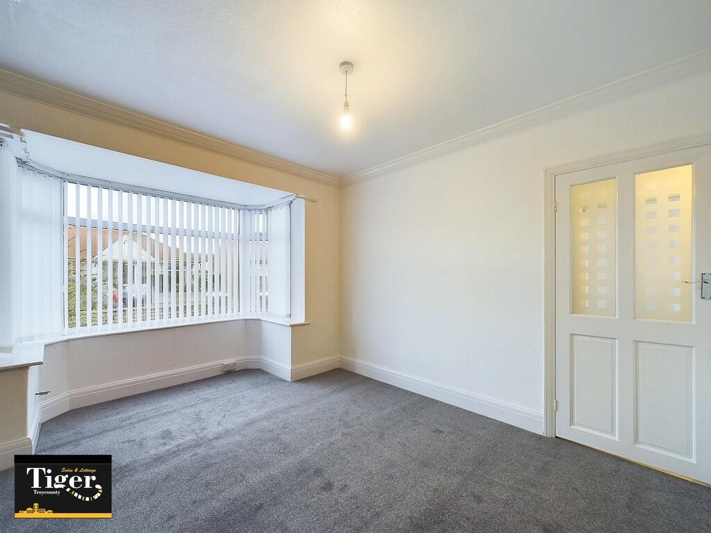 CAM02176G0-PR0432...