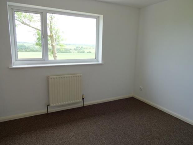 11EvelynWayMainbedroom