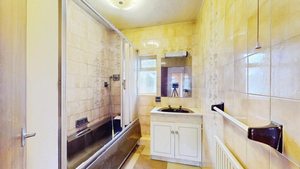 pbox-bathroom-343156.jpg