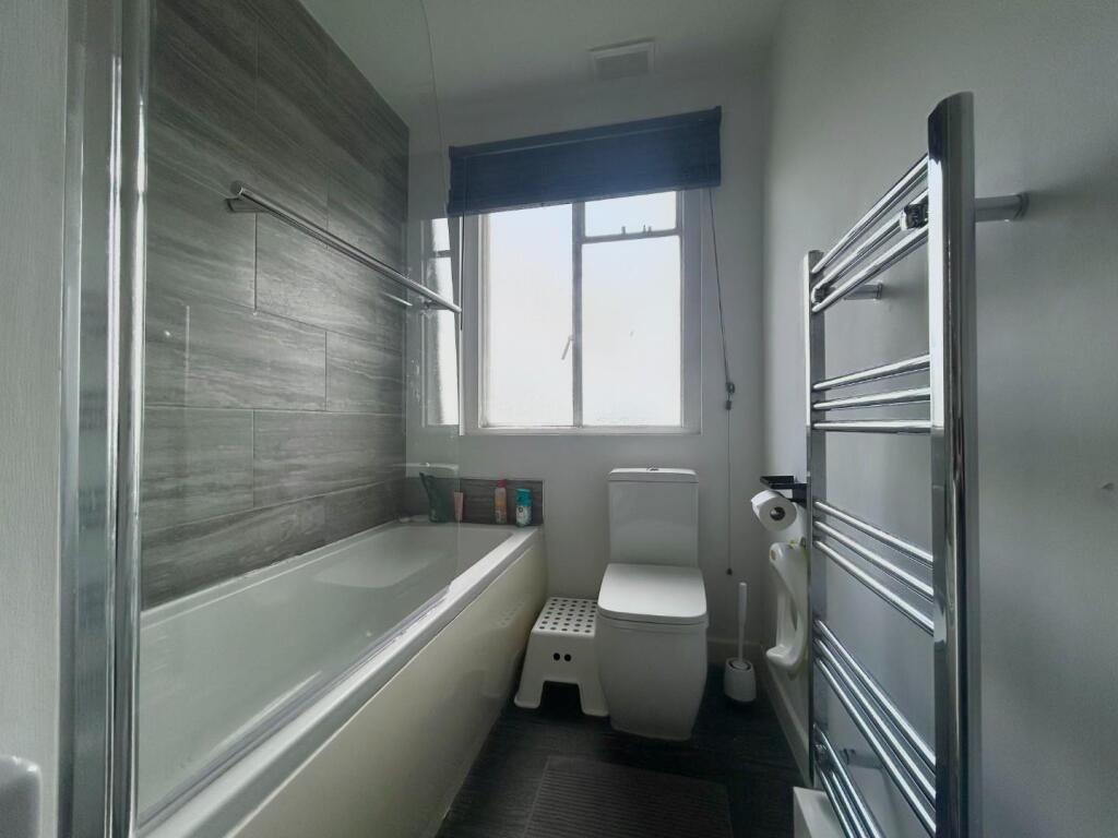 Bathroom 2.jpg