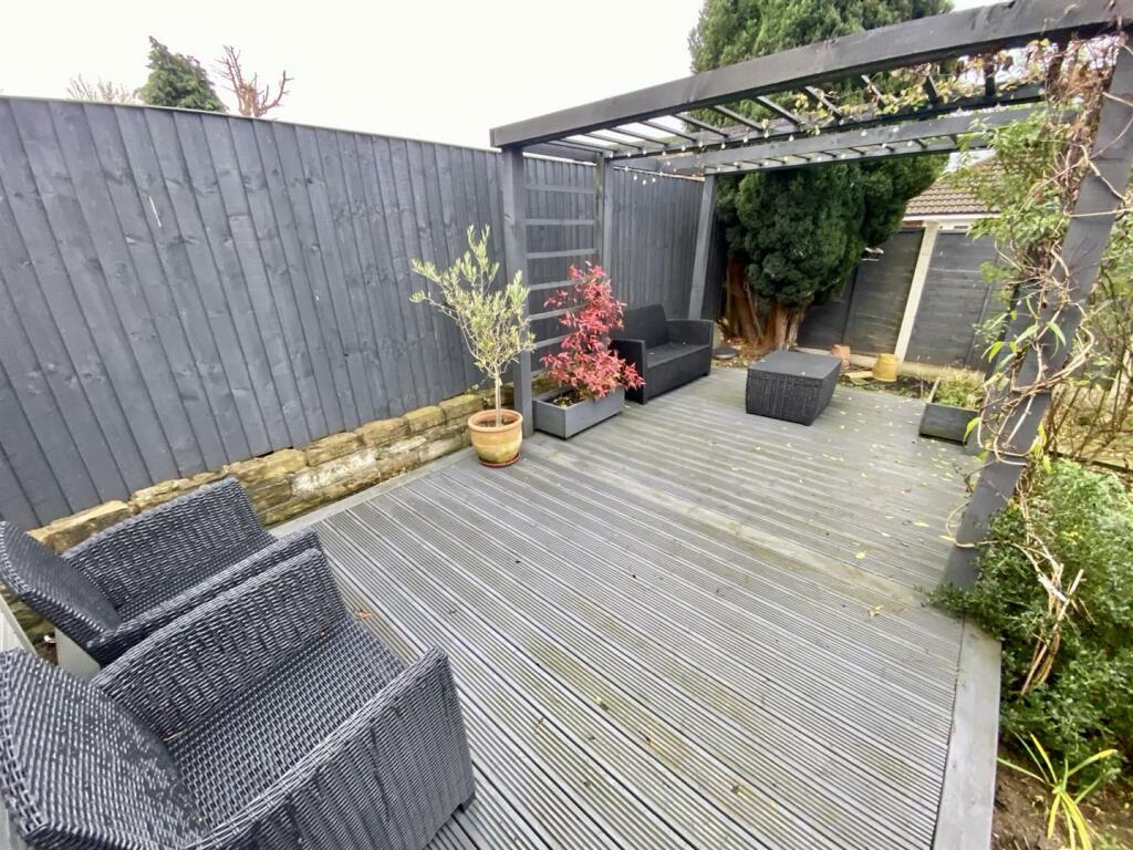 Bramleys Estate Agents - Robin Royd Drive - Mirfie