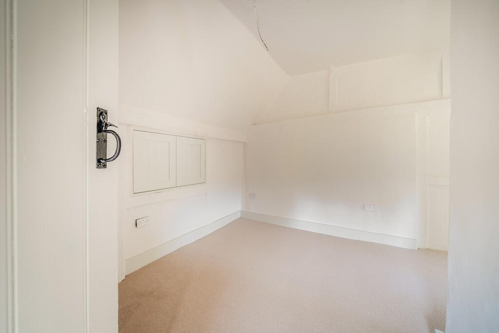 1296528-12-682c70...