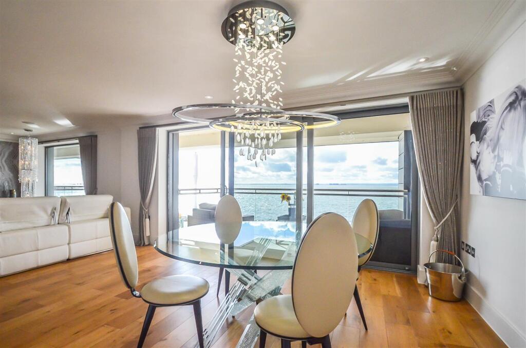 Kitchen - Lounge - Diner