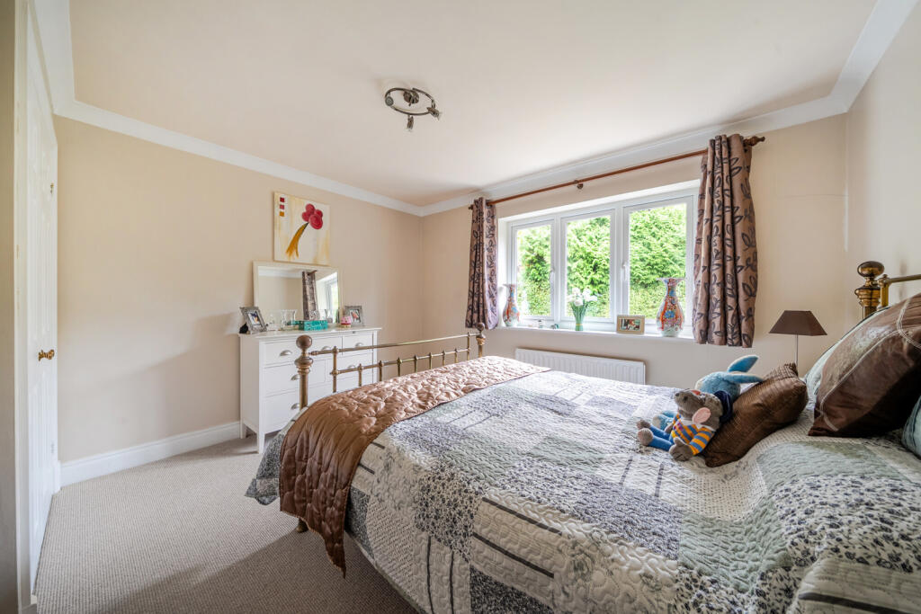 1372262-26-690209...