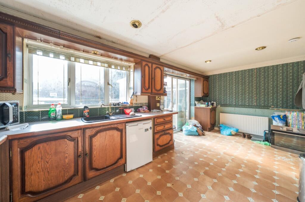 1333908-8-6899af8e8c94c