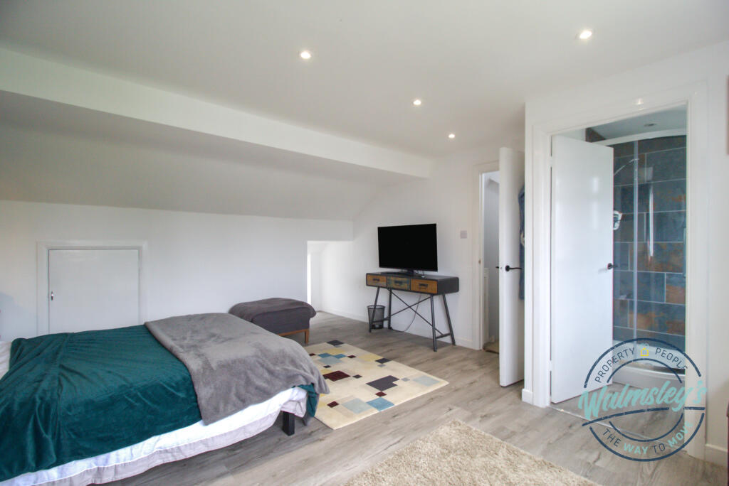 Loft bedroom with ensuite &amp; practical eave storage
