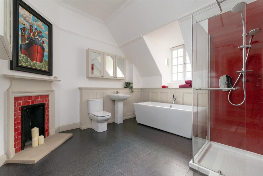 En Suite Bathroom