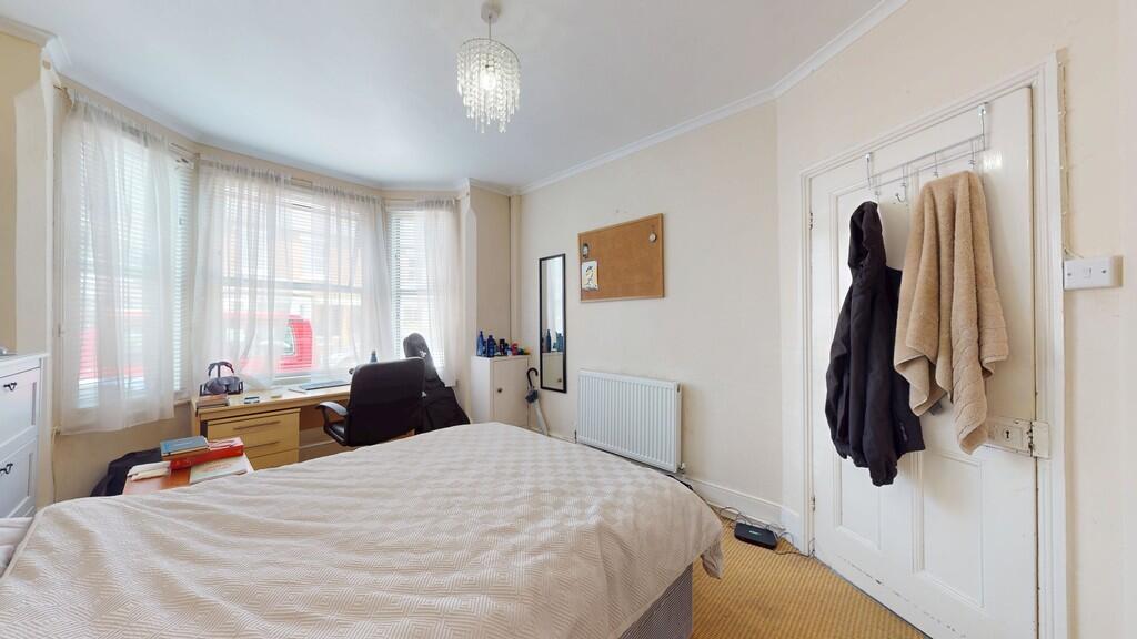 Bedroom 1- Angle ...