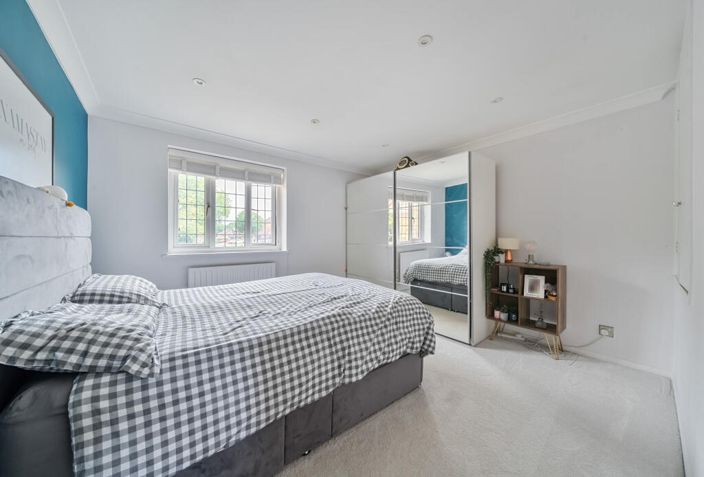 1330685-13-688393...