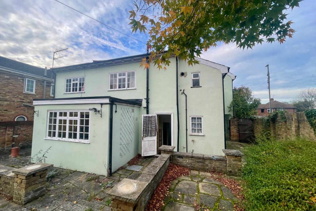 Woodgate, London Road, Epsom, Surrey, KT17 2BB