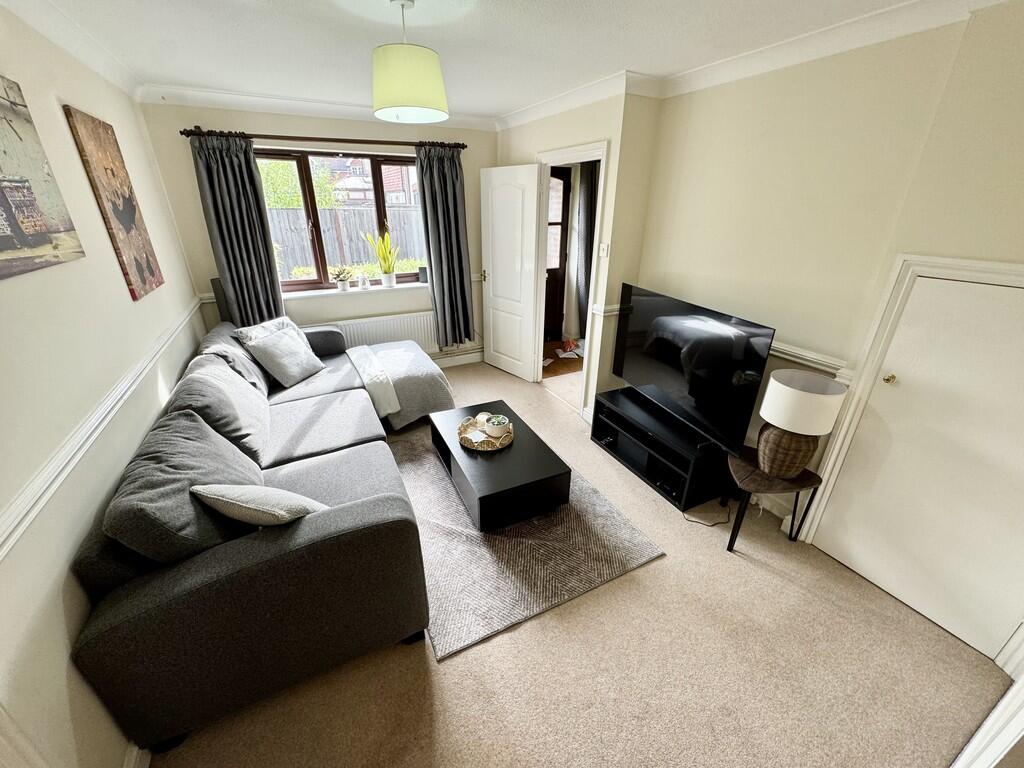 16 Little Manor G...