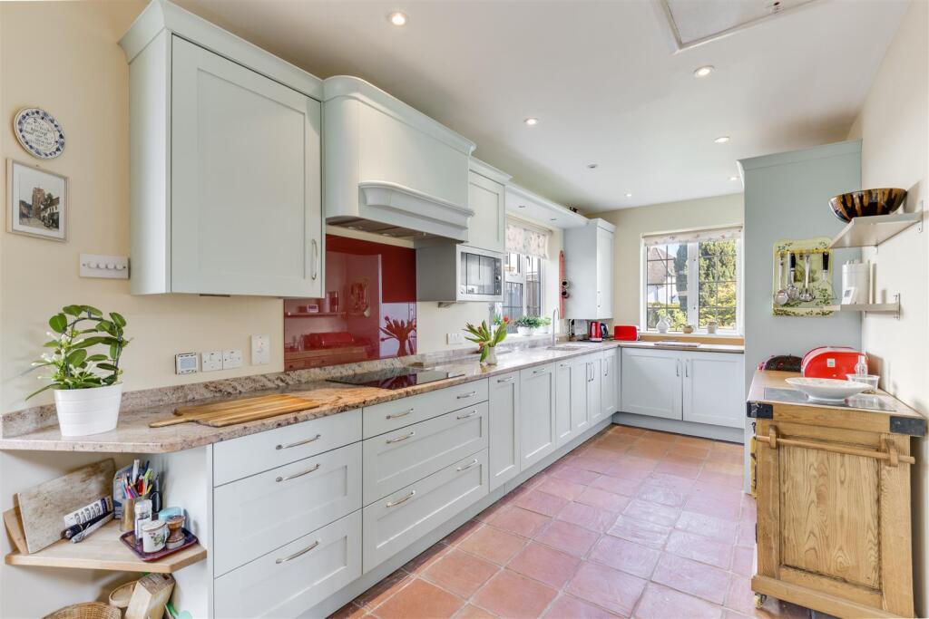 Souberie Avenue 38-34.jpg