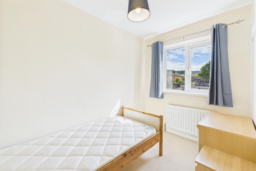 CAM04201G0-PR0083-STILL020