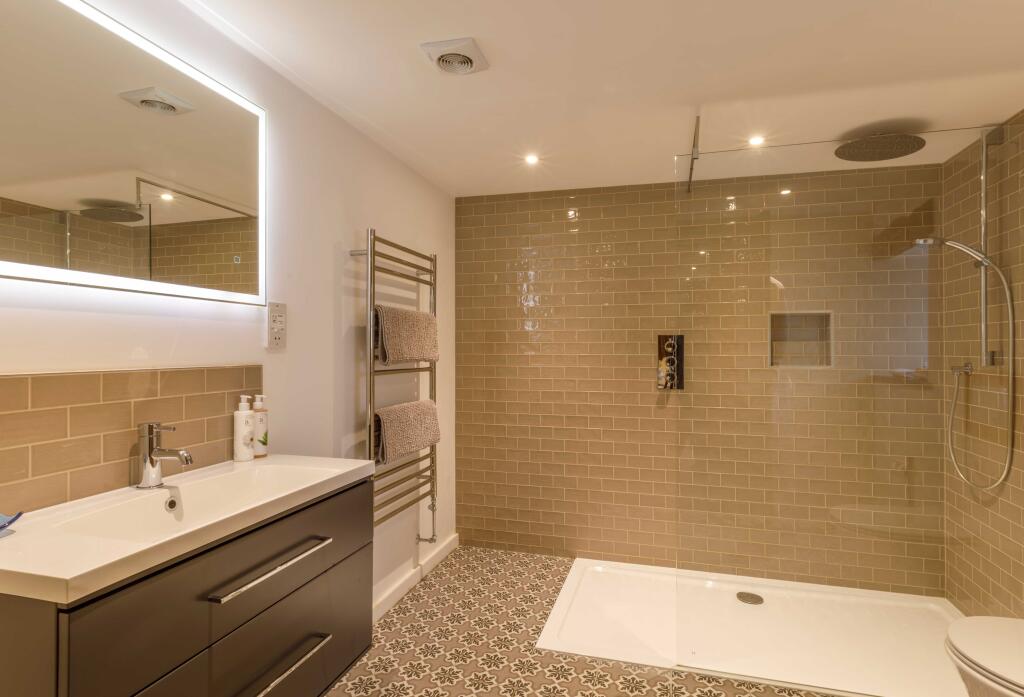 62d02ec3c5475_TM-Harlyn-Bathroom