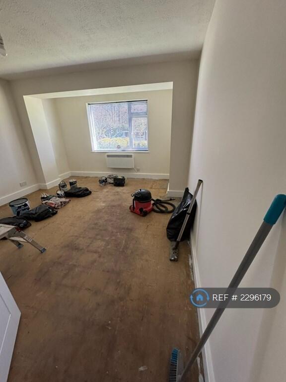Main Bedroom (New Carpet To Be Fitted)