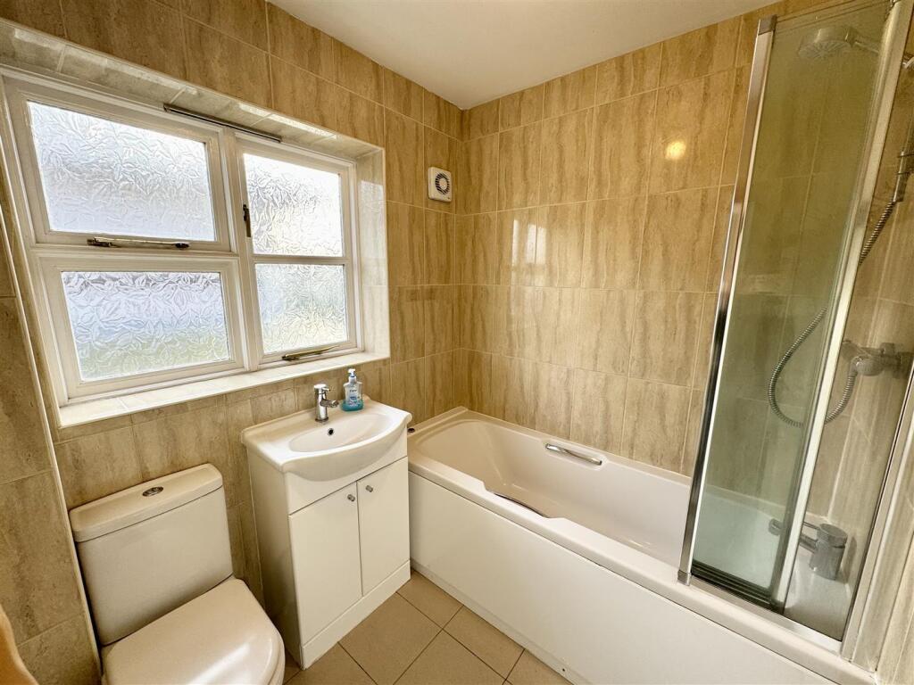 Bewdley Rd Bathroom.jpg