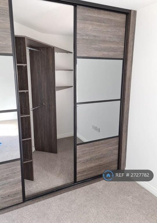 Built In Walk-In Wardrobe