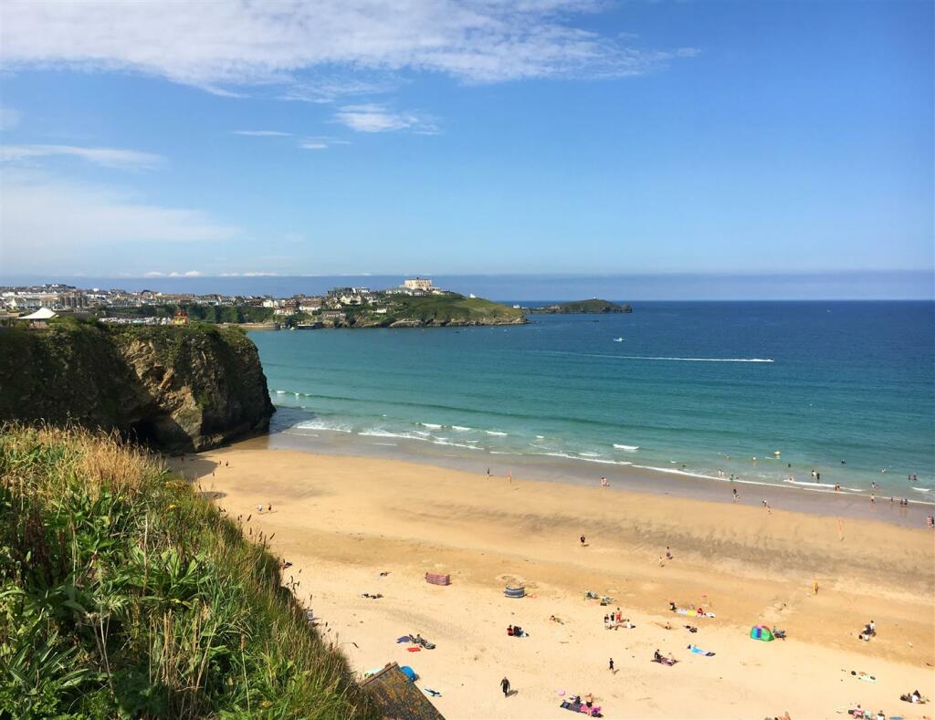 Tolcarne Beach - 5 minute stroll from aparrment