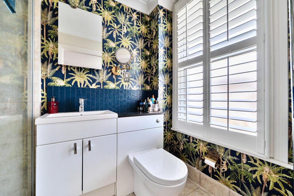 1323794-15-686d03...