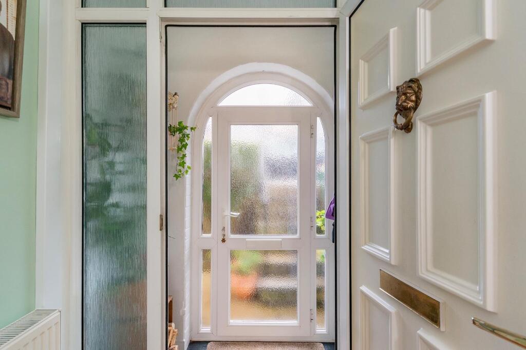 2Q6RKE - Porch A.jpg