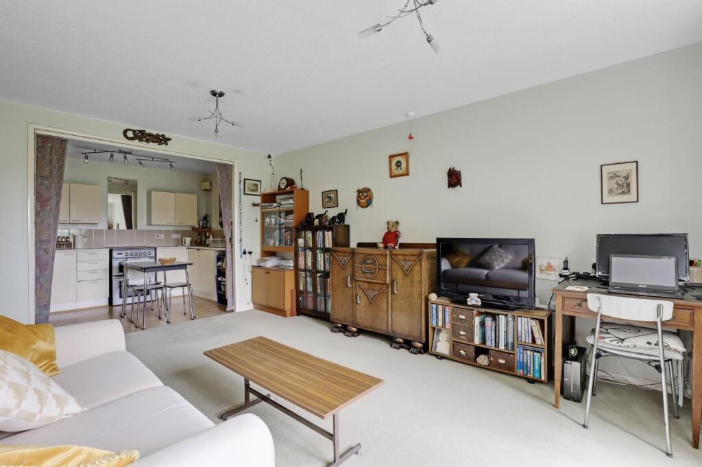 07-44ffJHPropWorld - 22 Albermarle Lodge - 19.jpg