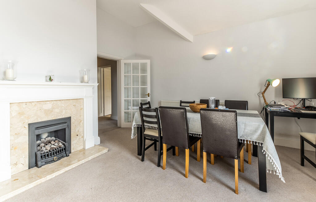 6 Pelham Lodge 02...