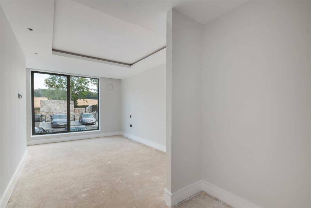 F6 397 Cockfosters Road Ph8.jpg