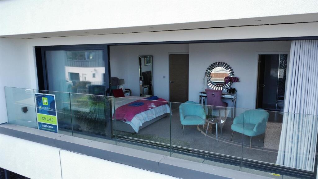 bed 1 balcony
