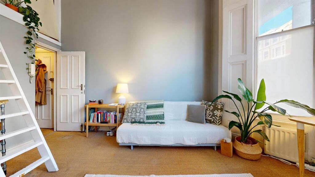 33LRLiving5.jpg