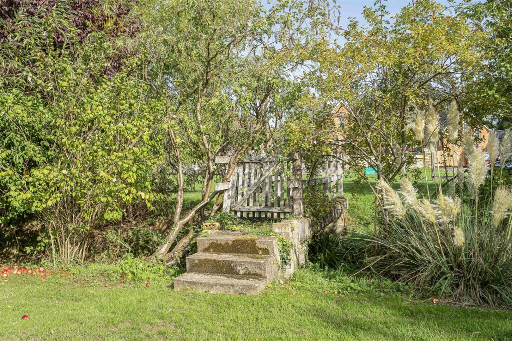 Lower End Farmhouse, 10 High Street South, Tiffiel