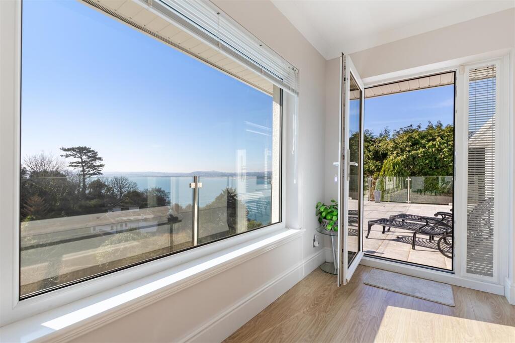 A16 - Rock Edge Rock End Avenue Torquay - 250304.j