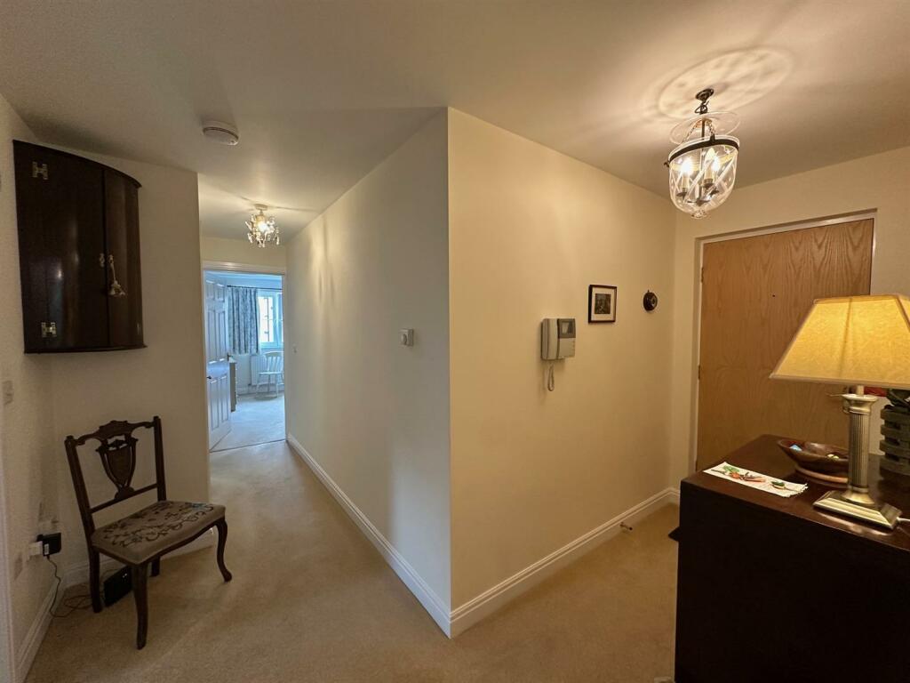 Hallway.jpg