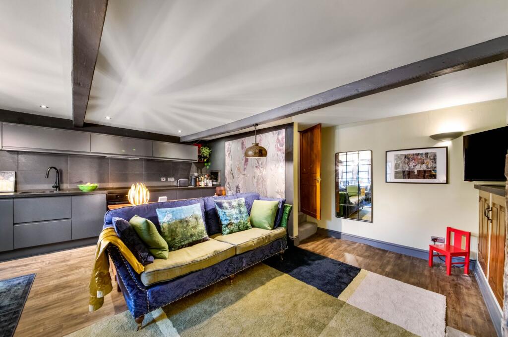 OPEN PLAN DINING KITCHEN AND LIVING ROOM