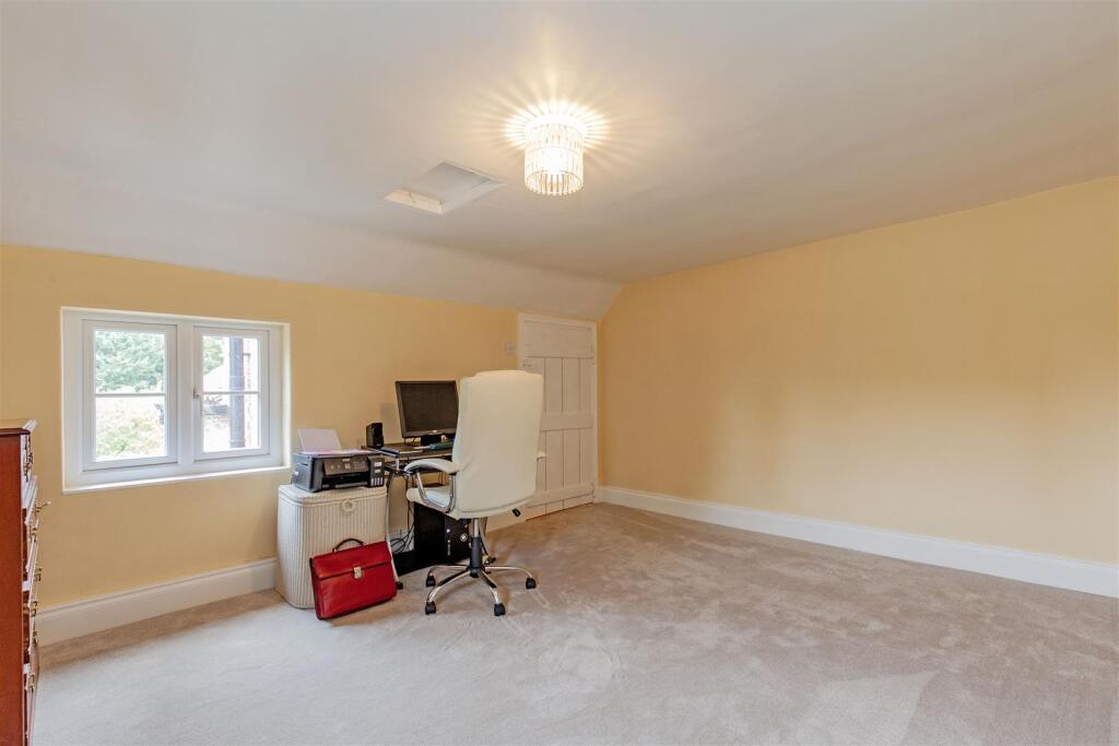 Bedroom 4-2.jpg