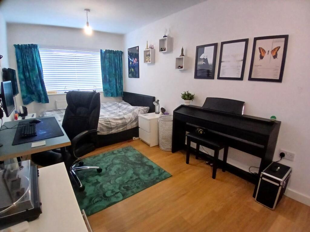 Bed 4.jpg