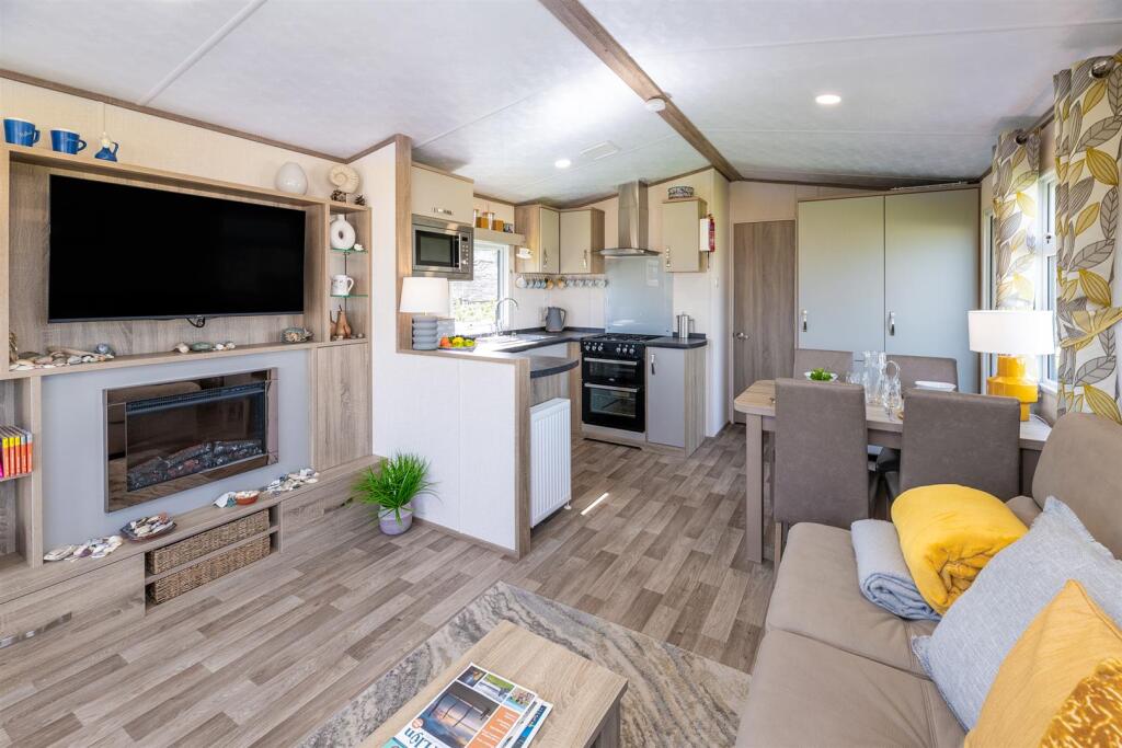 Y04-ABERAFON-PARK-LOUNGE-04.jpg
