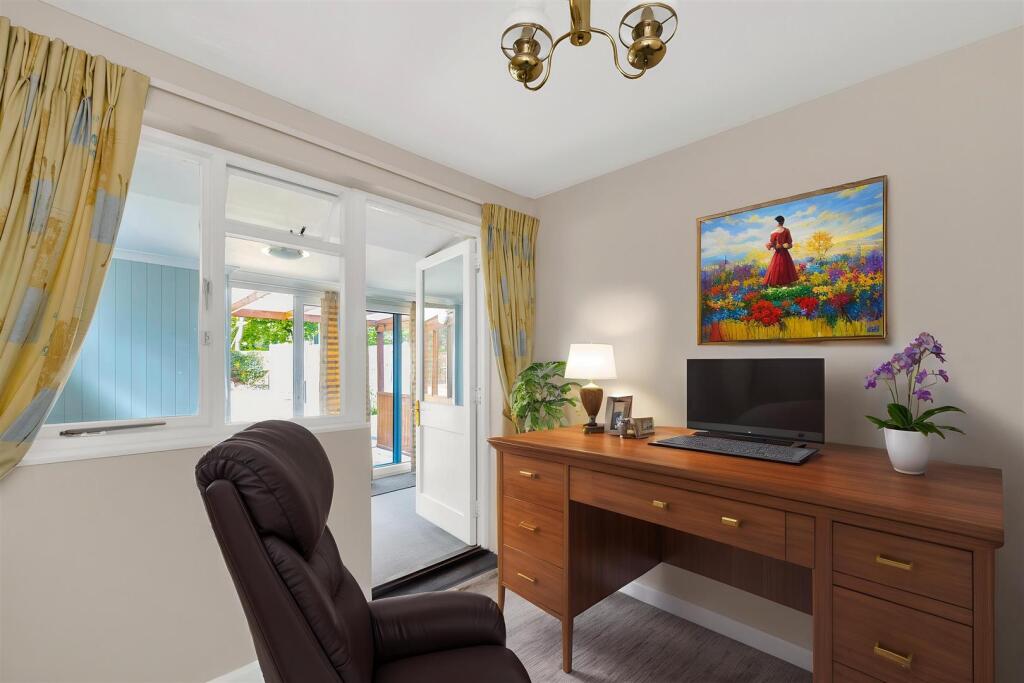 10-Stanton-Close08 - Home Office - Standard - 6.jp