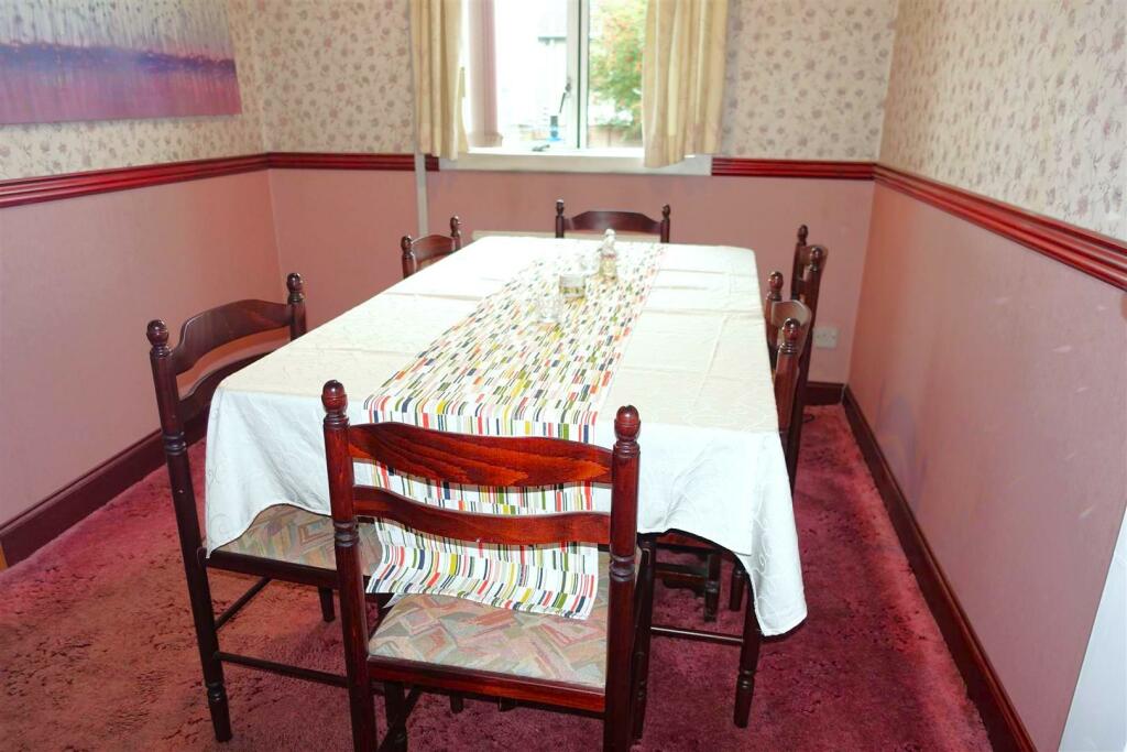 DINING ROOM.jpg