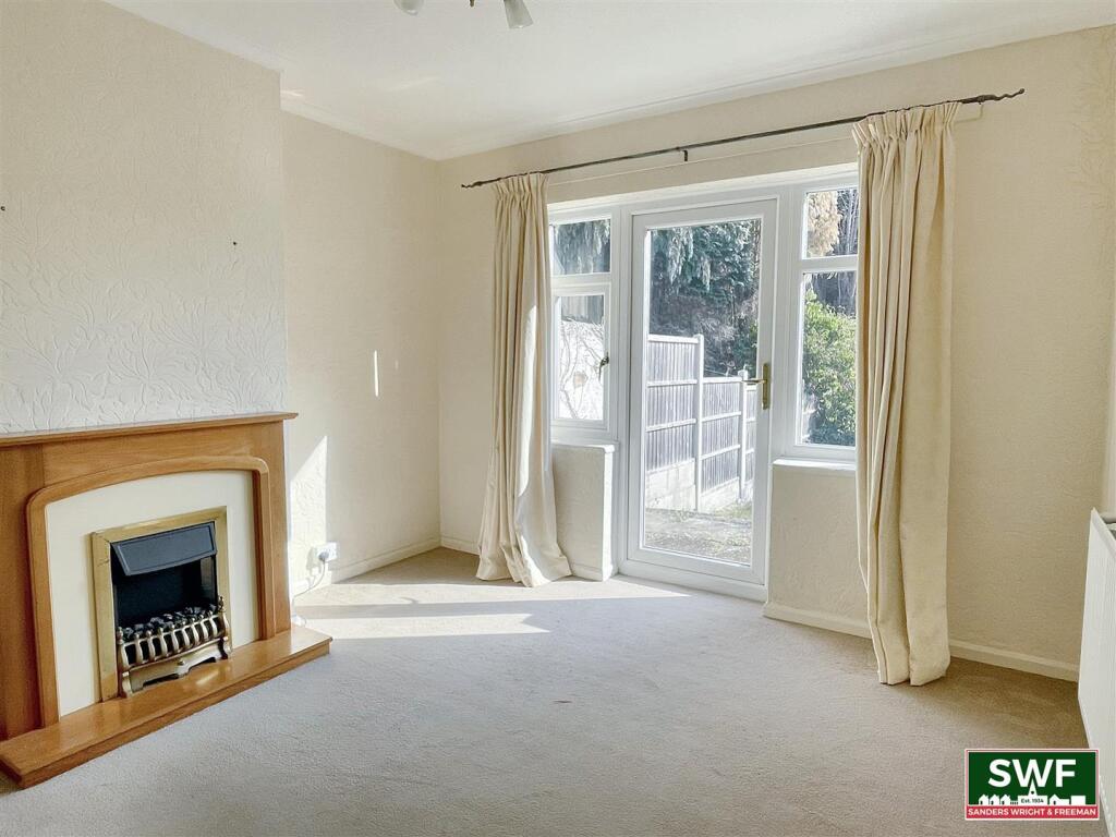 Sitting room1.jpg