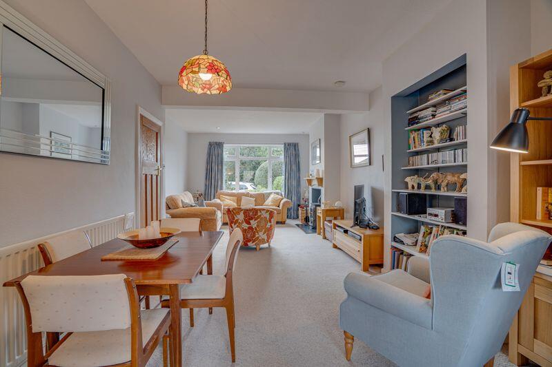 Long lounge diner picture