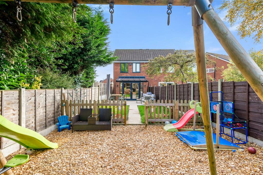 Rear Garden (3).jpg