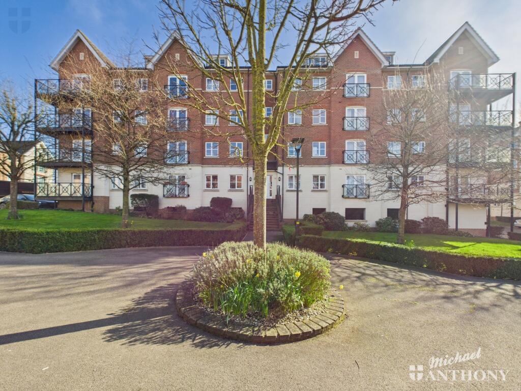 CAM03852G0-PR0209-STILL011