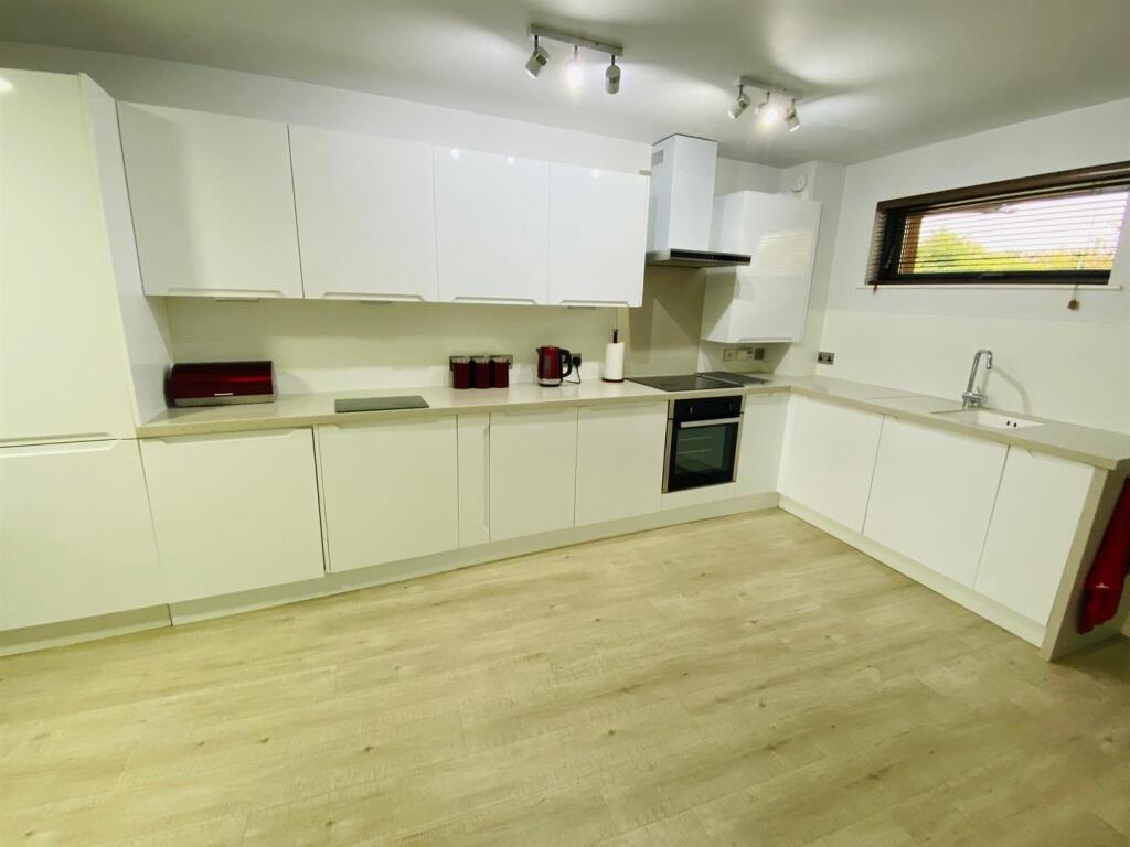 kitchen area.jpg