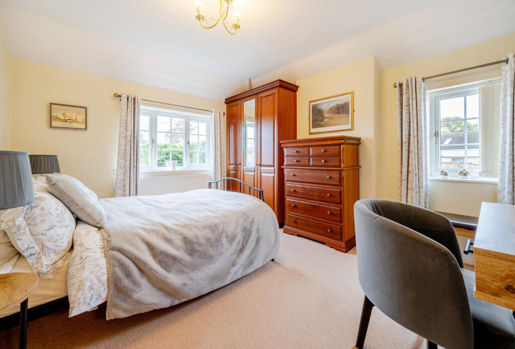 1372867-5-6904afb...